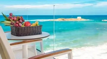 ENORME AMMOS BEACH RESORT