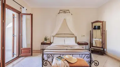 Epavlis Santorini