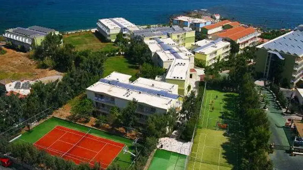 Eri Beach & Village