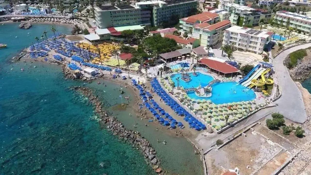 Eri Beach & Village