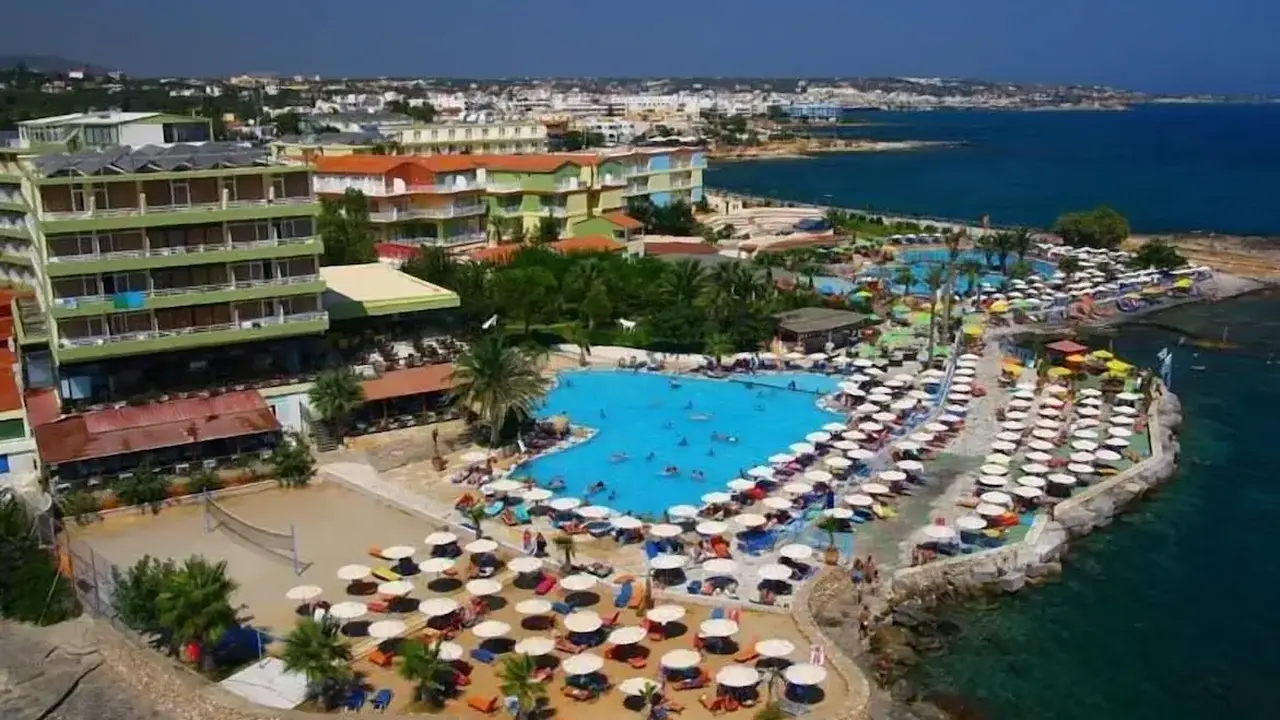 Eri Beach & Village