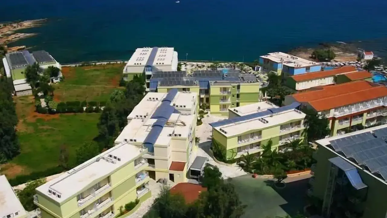 Eri Beach & Village