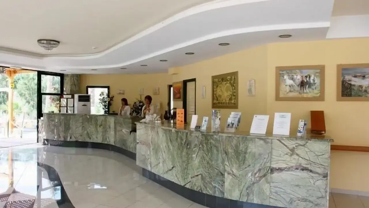 Eri Beach & Village