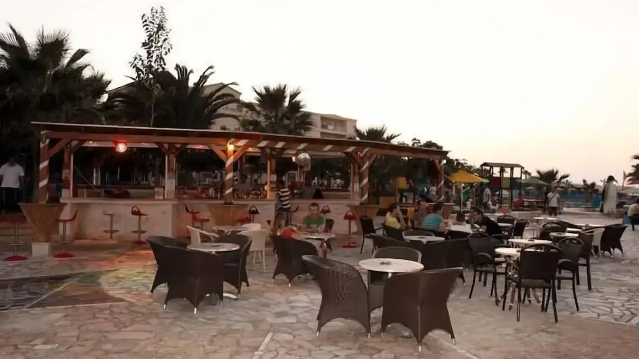 Eri Beach & Village