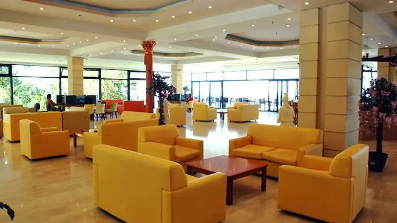 Eri Beach & Village