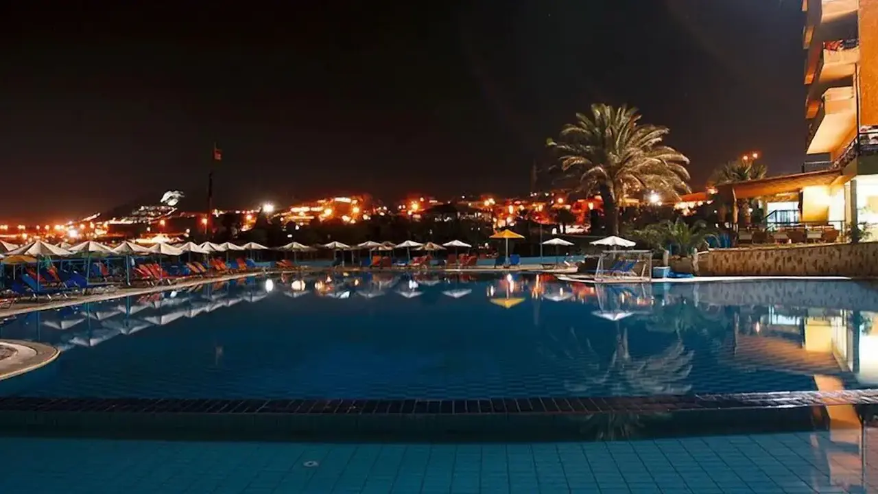 Eri Beach & Village