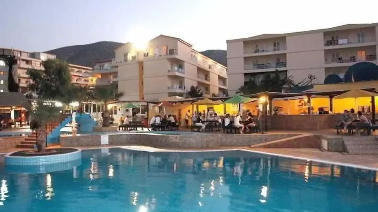 Eri Beach & Village