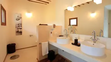 ESSQUE ZALU ZANZIBAR