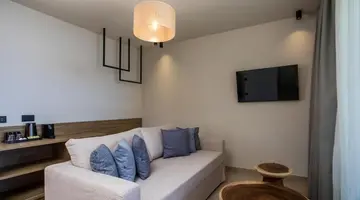 Este Elegant Suites & Villas