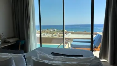 Este Elegant Suites & Villas