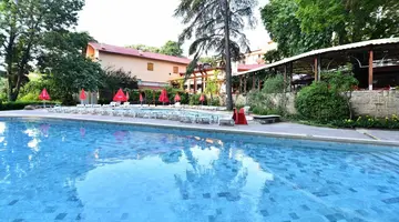 Estreya Palace and Residence