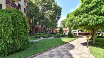 Estreya Palace and Residence