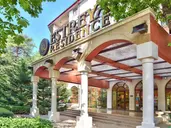 Estreya Palace and Residence