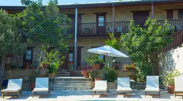Eveleos Country House