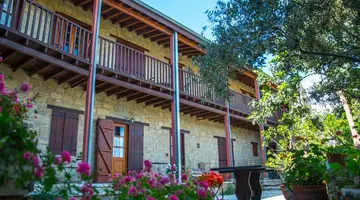 Eveleos Country House