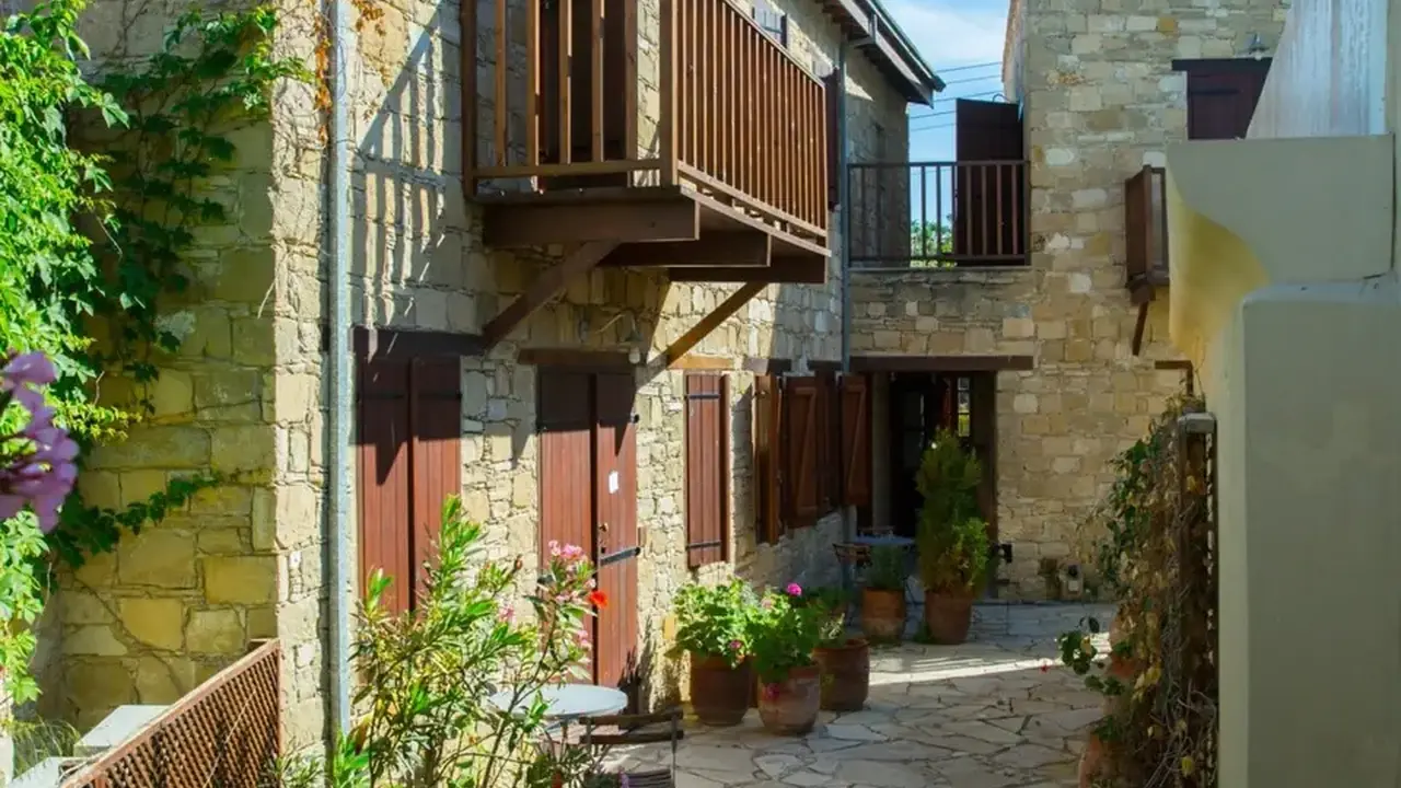 Eveleos Country House
