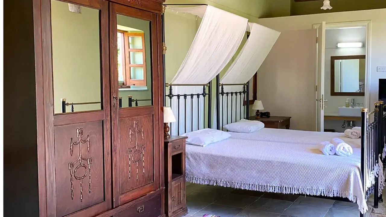 Eveleos Country House