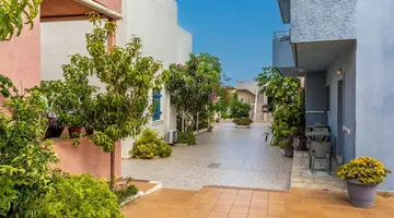 EVINA ROOMS & SUITES