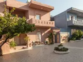 EVINA ROOMS & SUITES