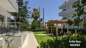 Evita Bay Hotel