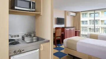 Ewa Hotel Waikiki - a LITE Hotel
