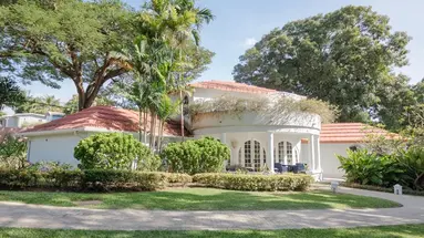Fairmont Royal Pavilion 5