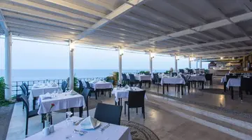 FALCON HOTEL