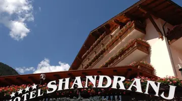 Family & Wellness Hotel Shandranj