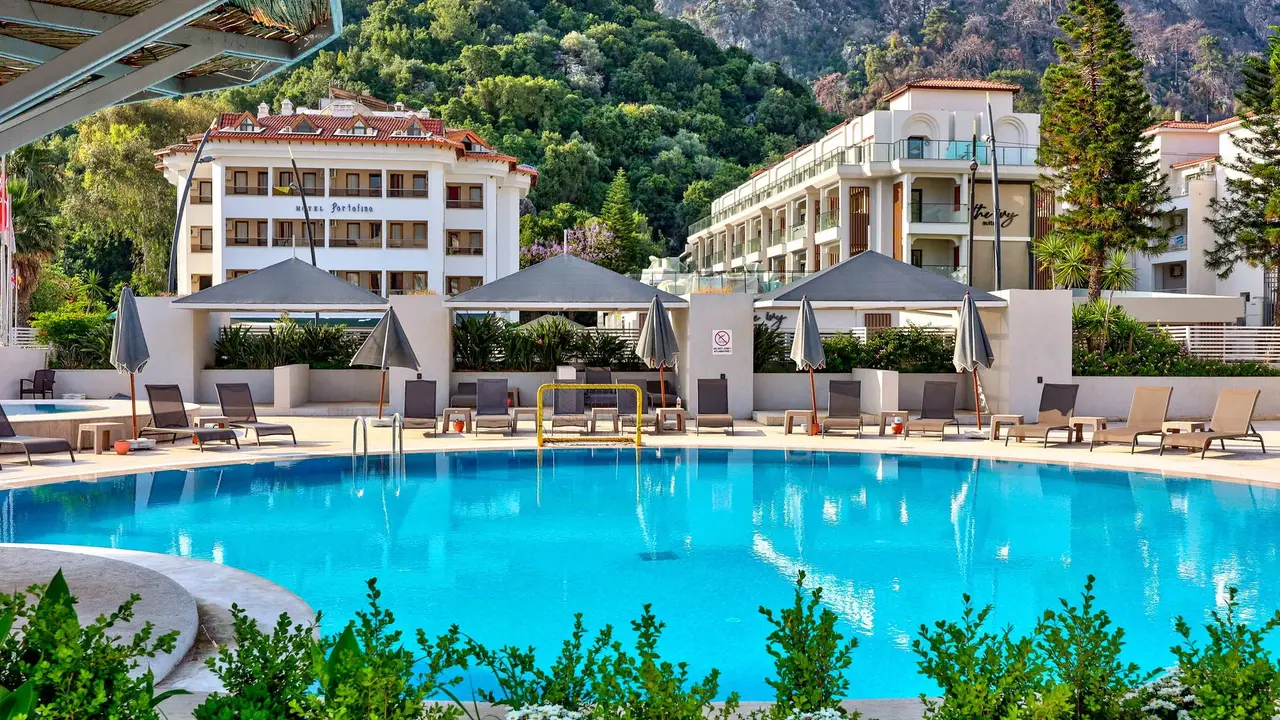 Faros Premium Beach Hotel
