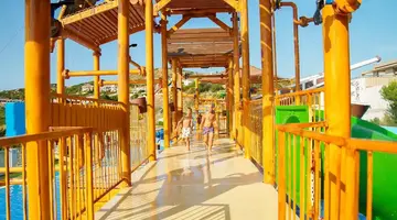 Fergus Club Carema Splash