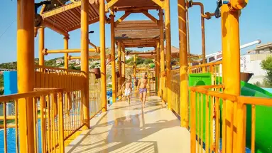 Fergus Club Carema Splash