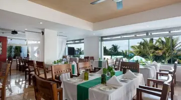 Flamingo Cancun Resort