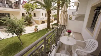 Flamingos Hotel