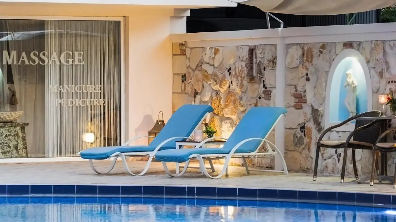 Flamingos Hotel