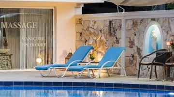 Flamingos Hotel