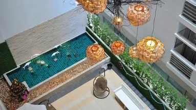 Flipper House