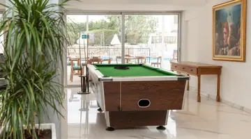 Flora Hotel Apartments