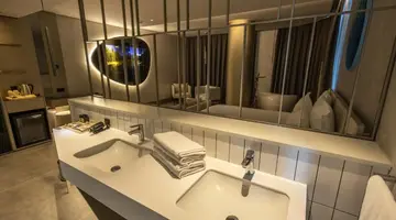 FOUR HILLS HOTEL