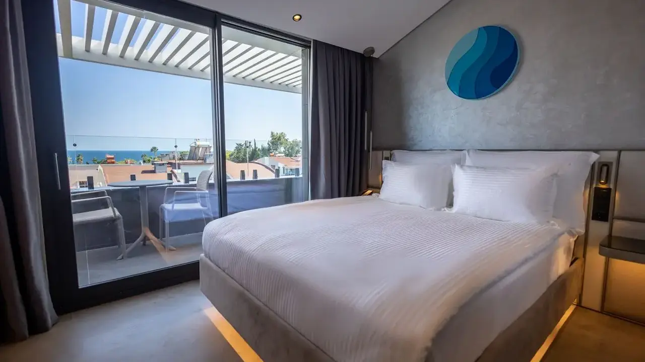 FOUR HILLS HOTEL