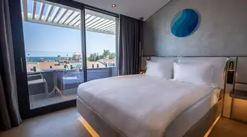 FOUR HILLS HOTEL