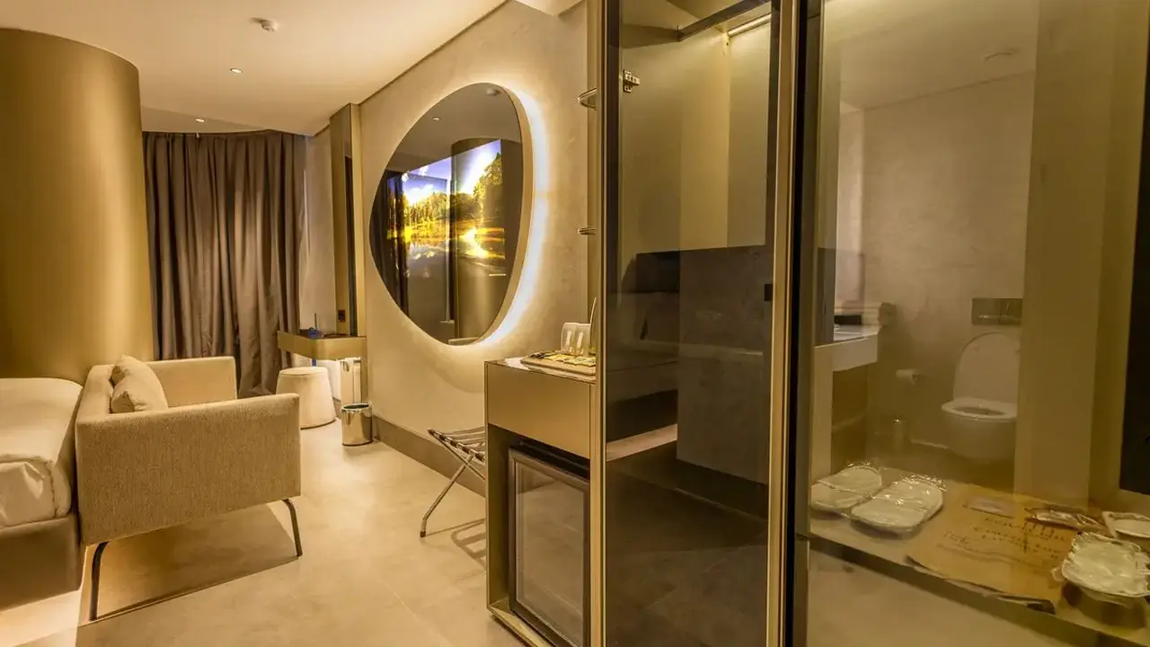 FOUR HILLS HOTEL