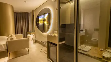 FOUR HILLS HOTEL