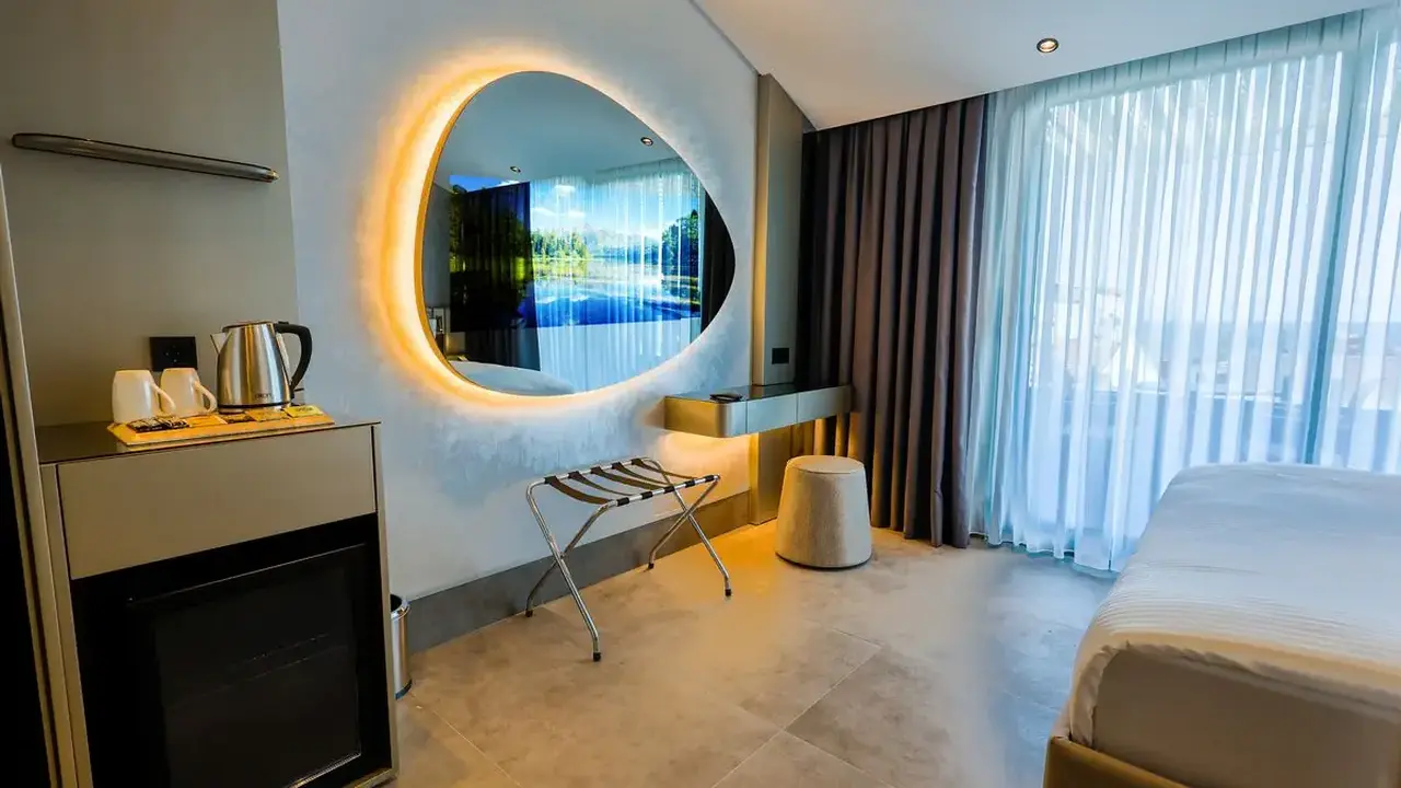 FOUR HILLS HOTEL