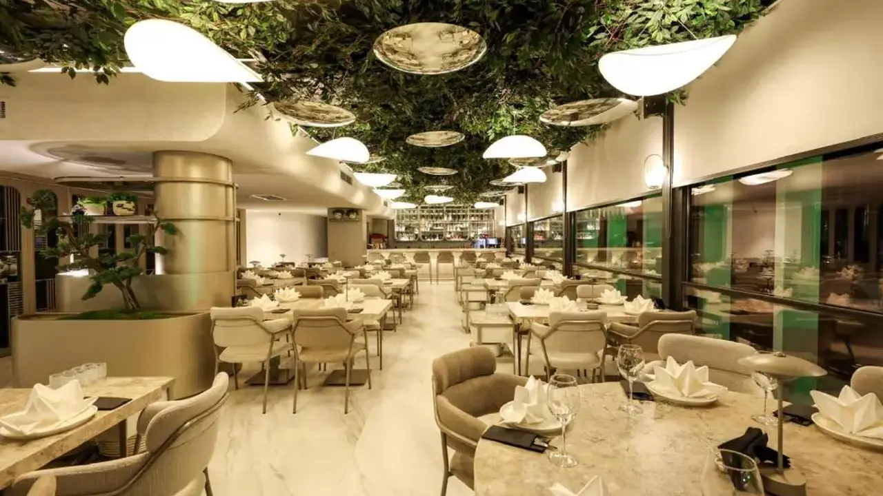 FOUR HILLS HOTEL