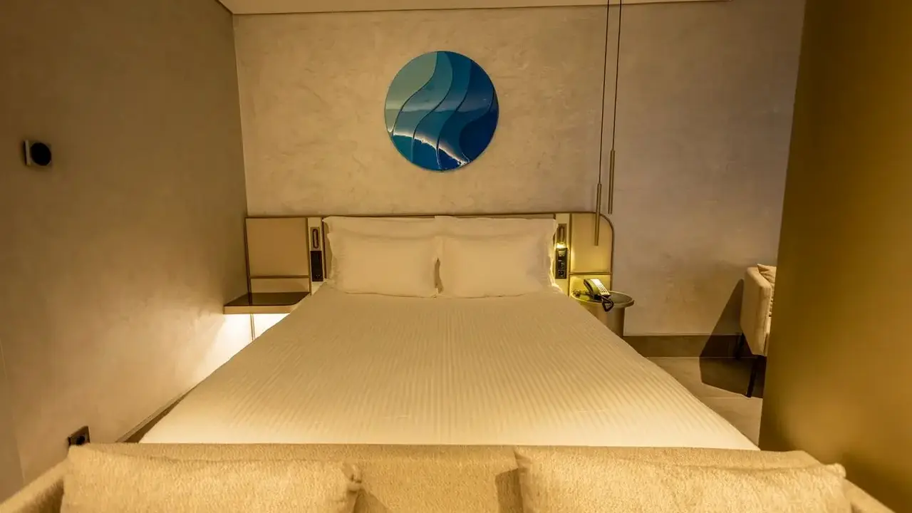 FOUR HILLS HOTEL