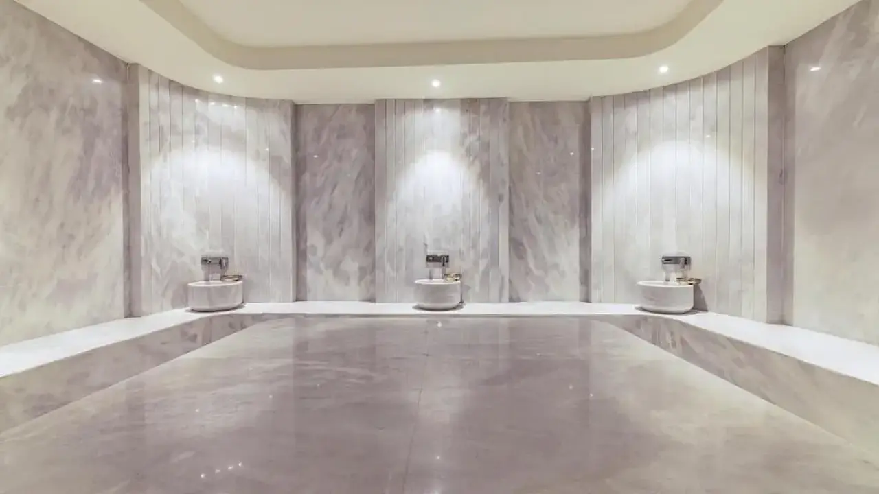 FOUR HILLS HOTEL