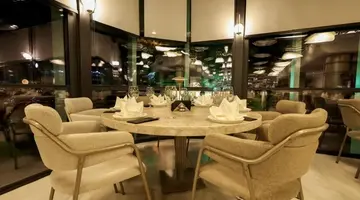 FOUR HILLS HOTEL