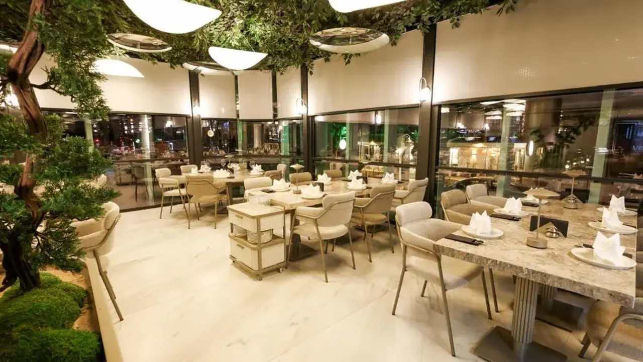 FOUR HILLS HOTEL
