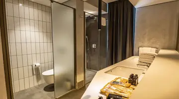 FOUR HILLS HOTEL