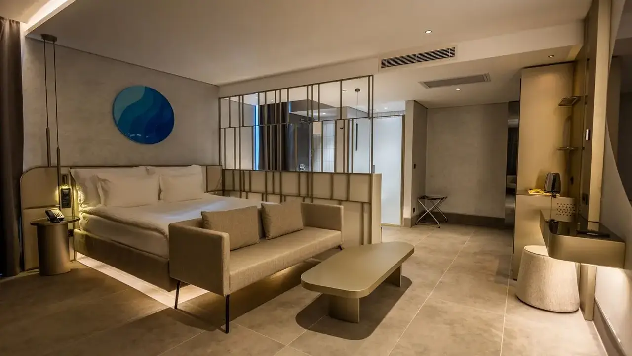 FOUR HILLS HOTEL